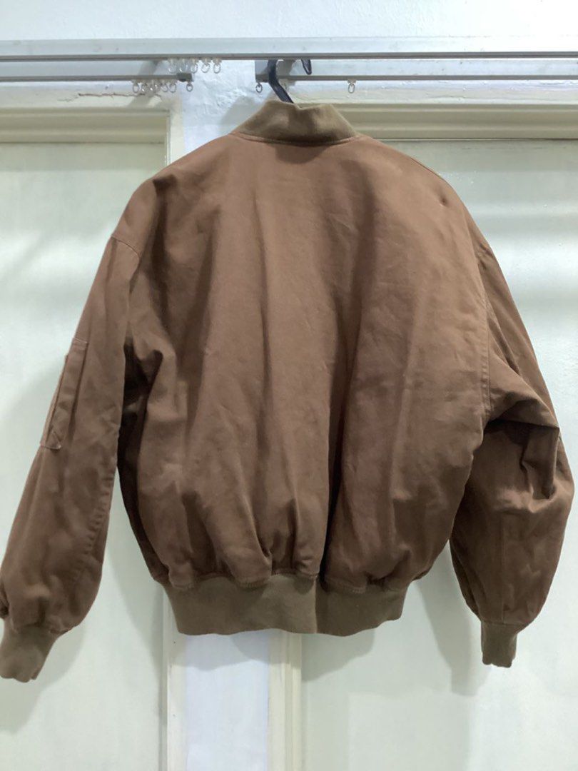 Bomber Jacket (Category: Coats, Jackets and Outerwear) located in Ampang. Submitted by mrsri (Listing ID 1387425946, Image 2). Description: Pit 25 Labub 23.