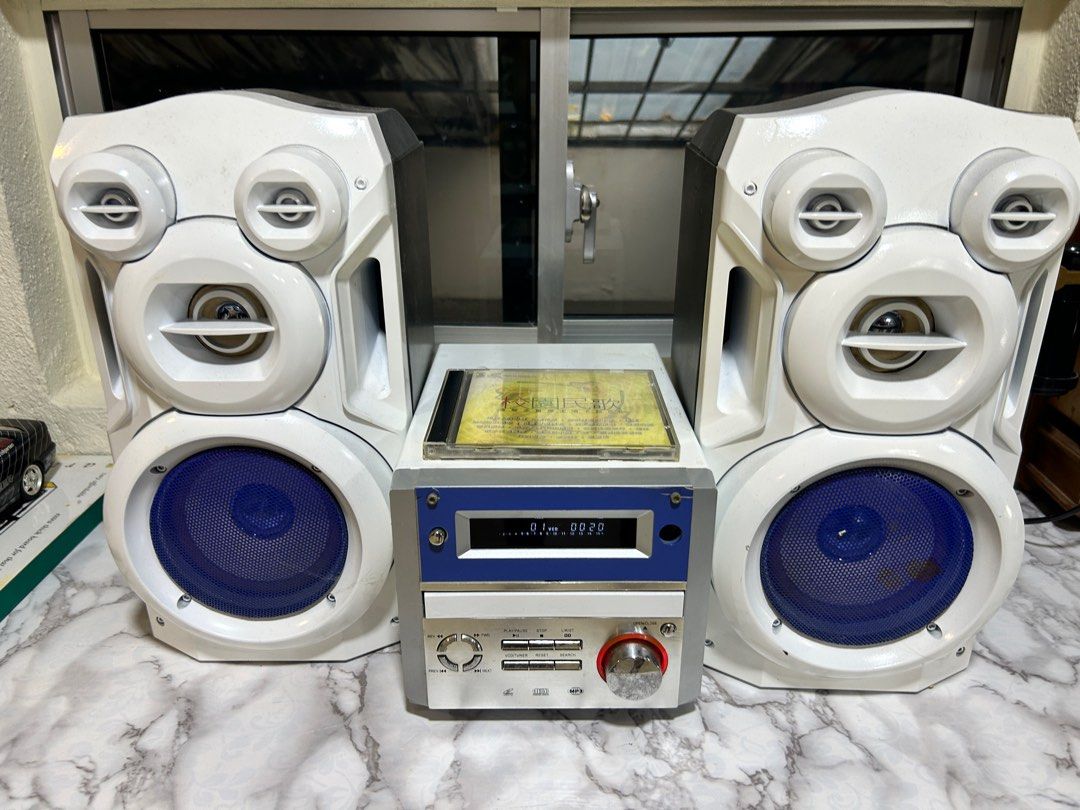 Cd player (Category: Soundbars, Speakers & Amplifiers) located in Bayan Lepas. Submitted by retroways (Listing ID 1387469635, Image 1). Description: MECK Vcd / cd player C/w one pair of white speakers .