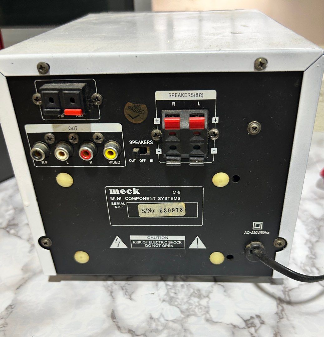 Cd player (Category: Soundbars, Speakers & Amplifiers) located in Bayan Lepas. Submitted by retroways (Listing ID 1387469635, Image 3). Description: MECK Vcd / cd player C/w one pair of white speakers .