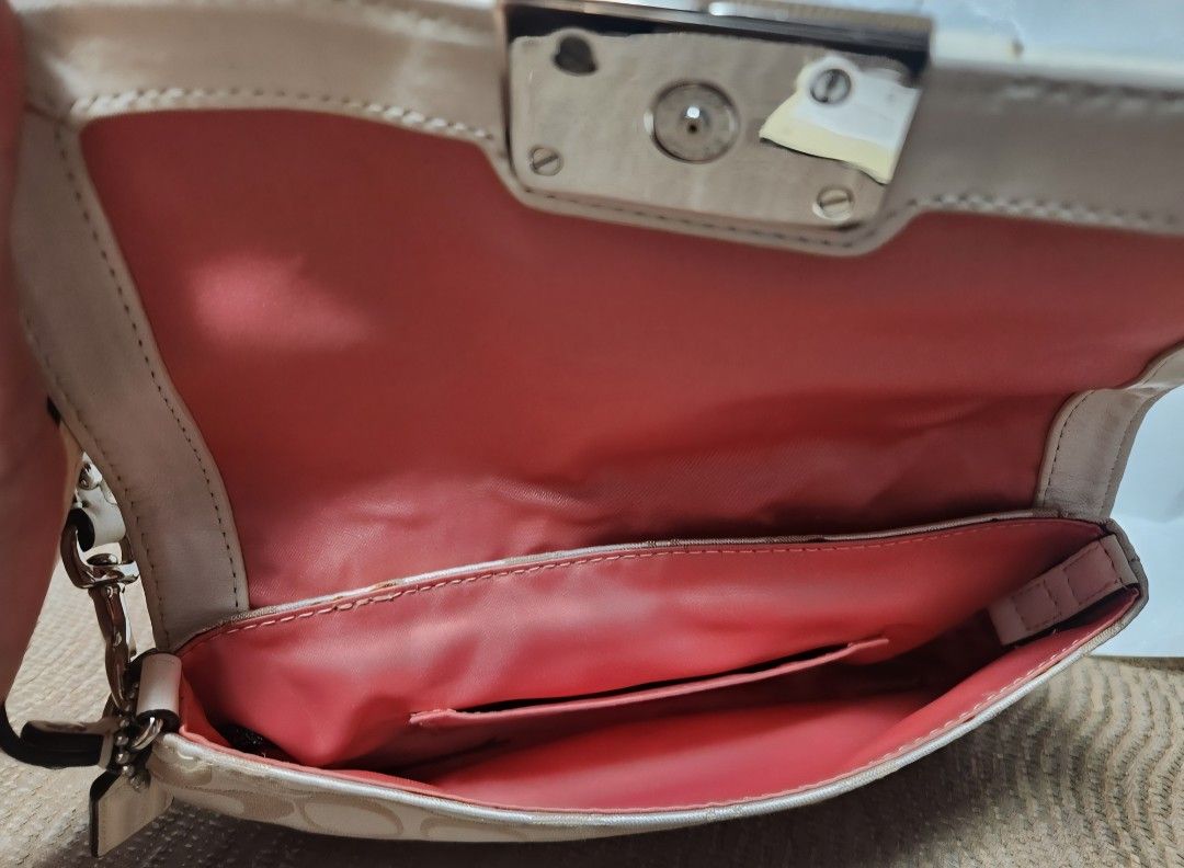 Coach Signature Wristlet Beige (Category: Luxury Bags & Wallets) located in Pasig City. Submitted by penpaul (Listing ID 1387432601, Image 2). Description: Coach Signature Wristlet Beige with certificate.