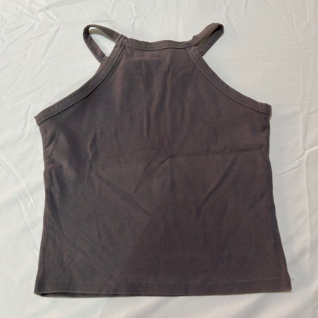 Gray Basic Tank (Category: Sleeveless) located in Quezon City. Submitted by ninibrielle (Listing ID 1387541622, Image 2). Description: - well loved - bought from SG - fits XS-S frames.