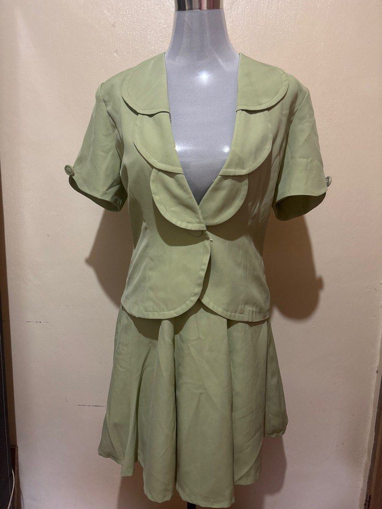 Green Office Coordinates (Category: Sets or Coordinates) located in Cavite. Submitted by havayanna.16 (Listing ID 1387450707, Image 1). Description: • Fit to small to medium •With shoulder pads, but you can remove it if you don’t like it. • Never been use.