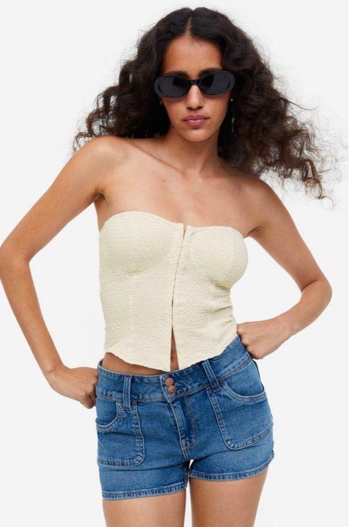 h&m corset tube top (Category: Others Tops) located in Quezon City. Submitted by satanne (Listing ID 1387394094, Image 1). Description: worn once only can send when worn thru pm original price: 800+ same day delivery ONLY depending on the available time or day loc: bul/qc/mnl .