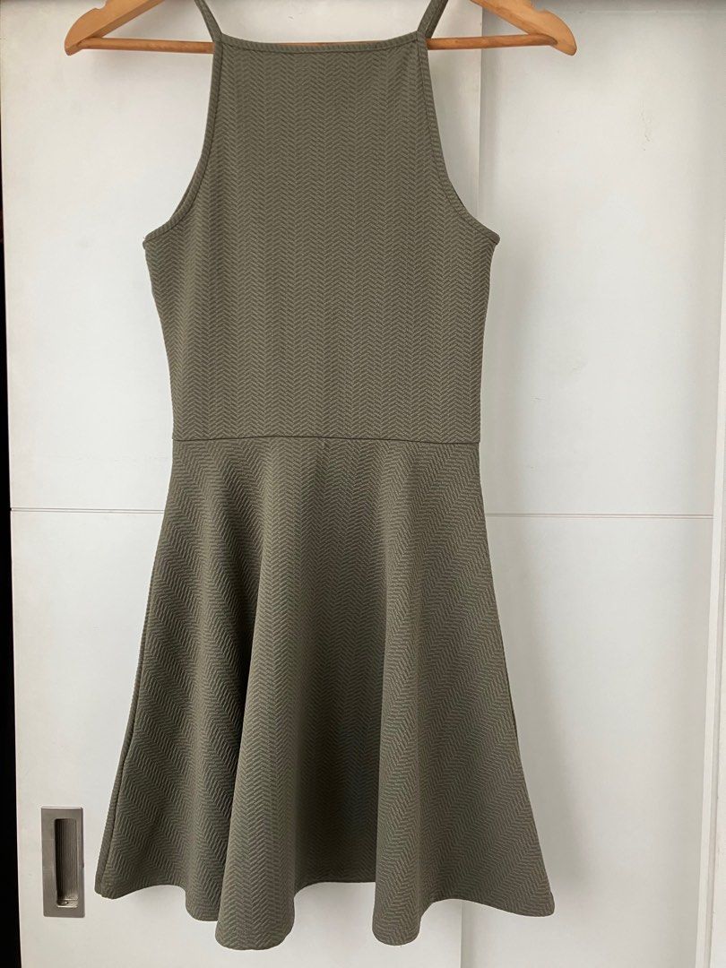 H&M Divided halter dress - textured (Category: Dresses) located in Quezon City. Submitted by attemptingtodeclutter (Listing ID 1387375090, Image 3). Description: .
