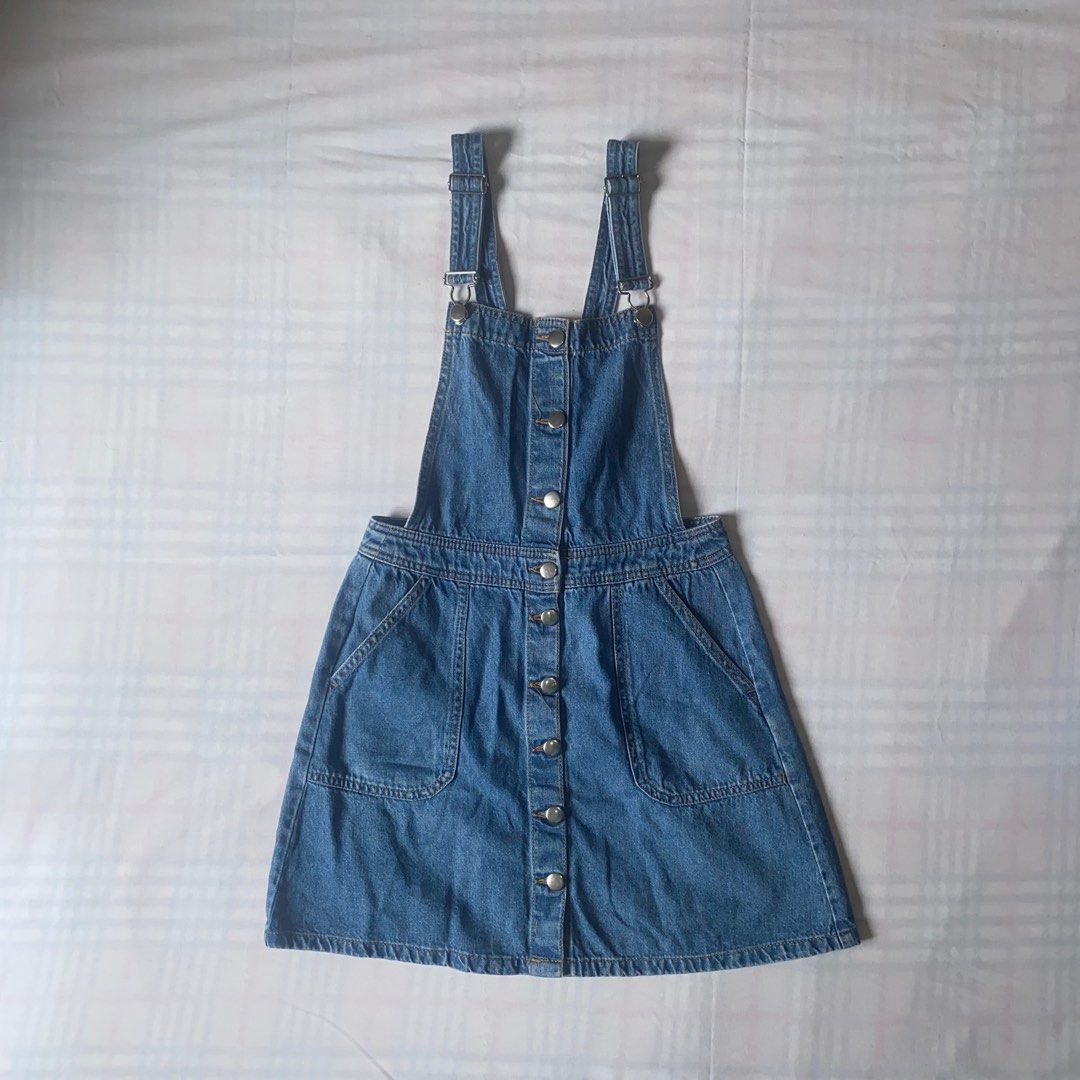 h&m divided jumper skirt (Category: Jumpsuits) located in Baguio. Submitted by basicthriftbaguio (Listing ID 1387506262, Image 1). Description: h&m divided jumper skirt 🩵 super nice in actual! fits xs-s frames size 24-26 waist no flaws, not faded ₱200.