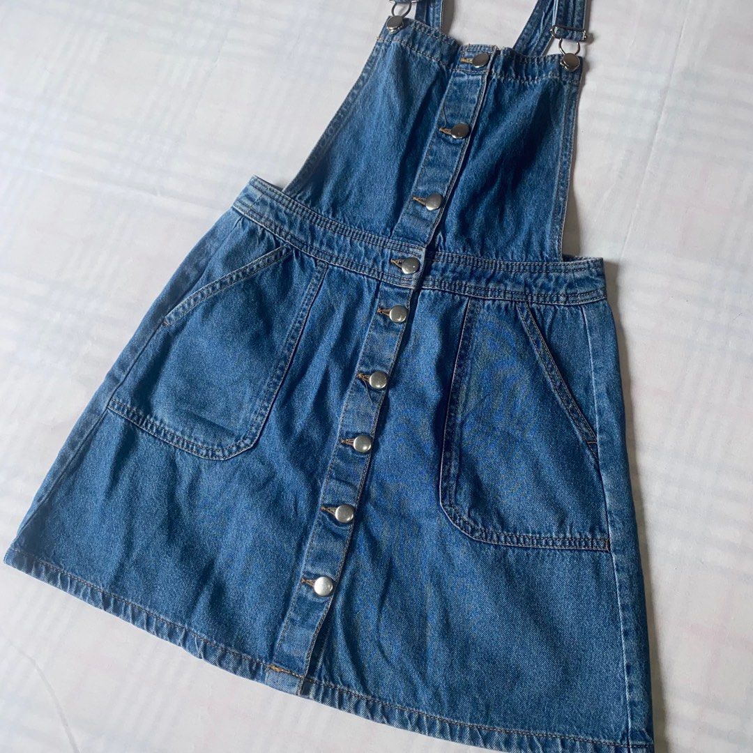 h&m divided jumper skirt (Category: Jumpsuits) located in Baguio. Submitted by basicthriftbaguio (Listing ID 1387506262, Image 2). Description: h&m divided jumper skirt 🩵 super nice in actual! fits xs-s frames size 24-26 waist no flaws, not faded ₱200.