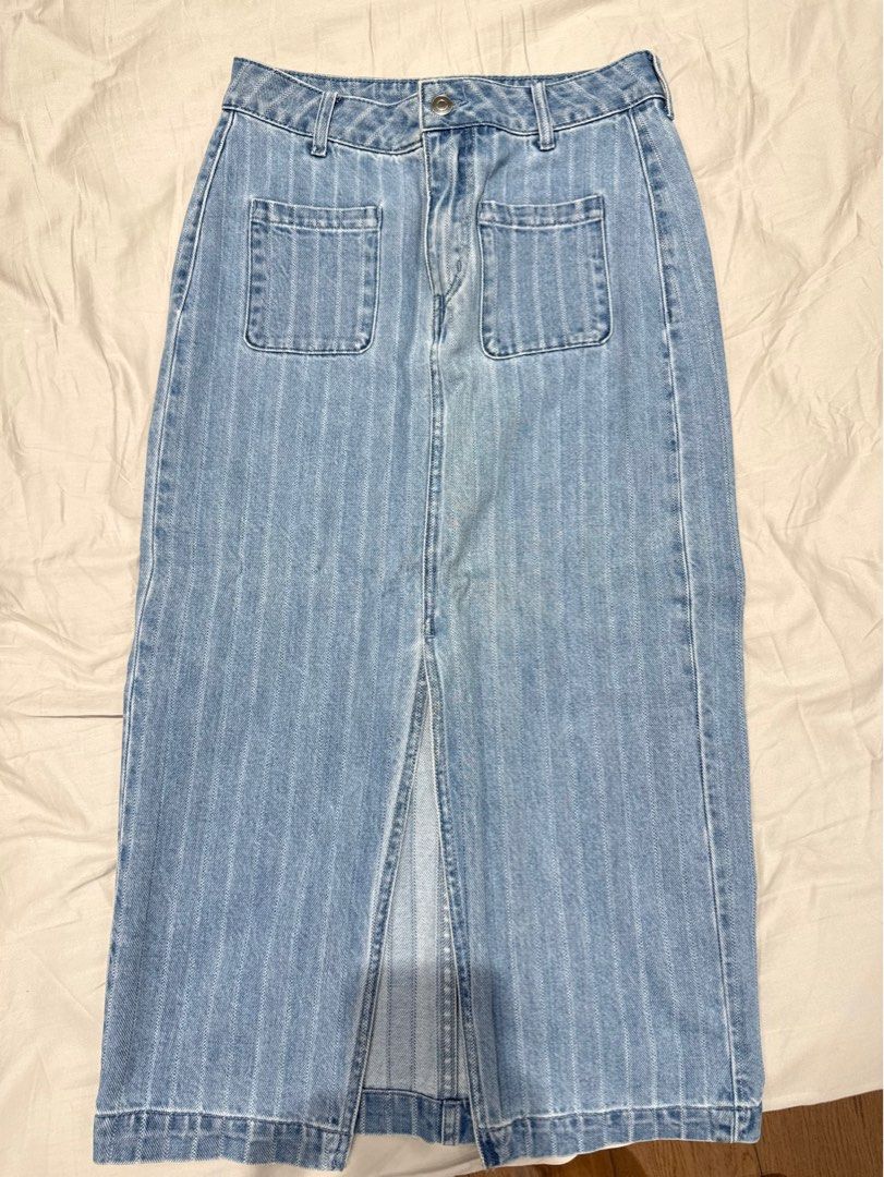 H&M Denim Midi Skirt (Category: Skirts) located in Quezon City. Submitted by ak3isha (Listing ID 1387461195, Image 1). Description: *never used.