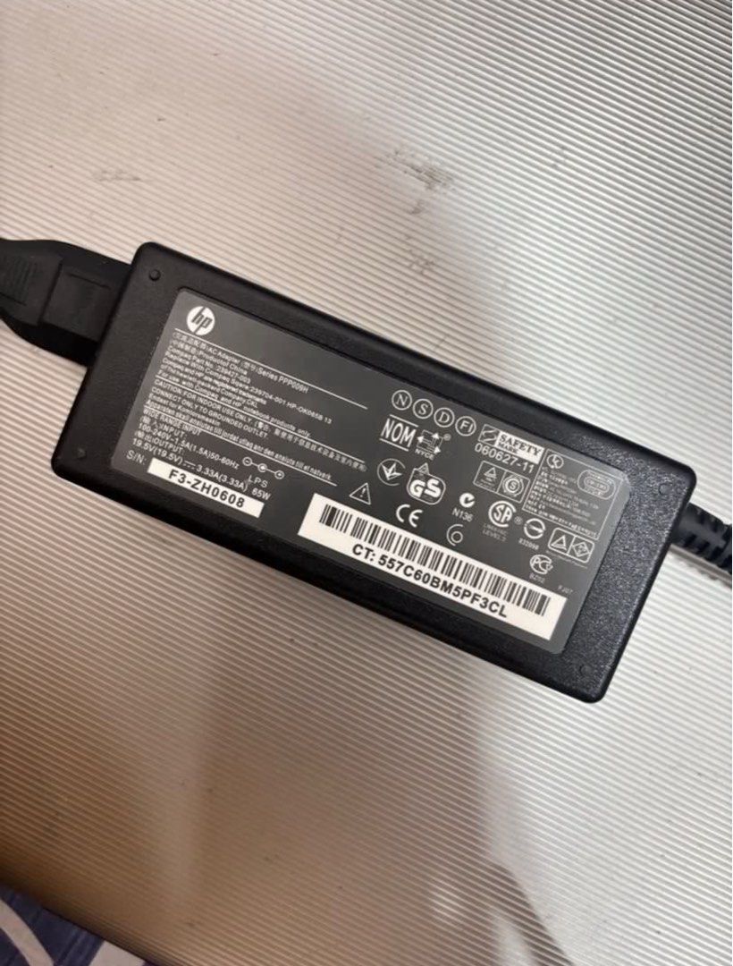 HP Charger (ONLY) - Original (Category: Chargers) located in Quezon City. Submitted by kadiigutie90713 (Listing ID 1387452986, Image 2). Description: RFS: Bought a new laptop In good condition - used twice - no scratches - intact cord.