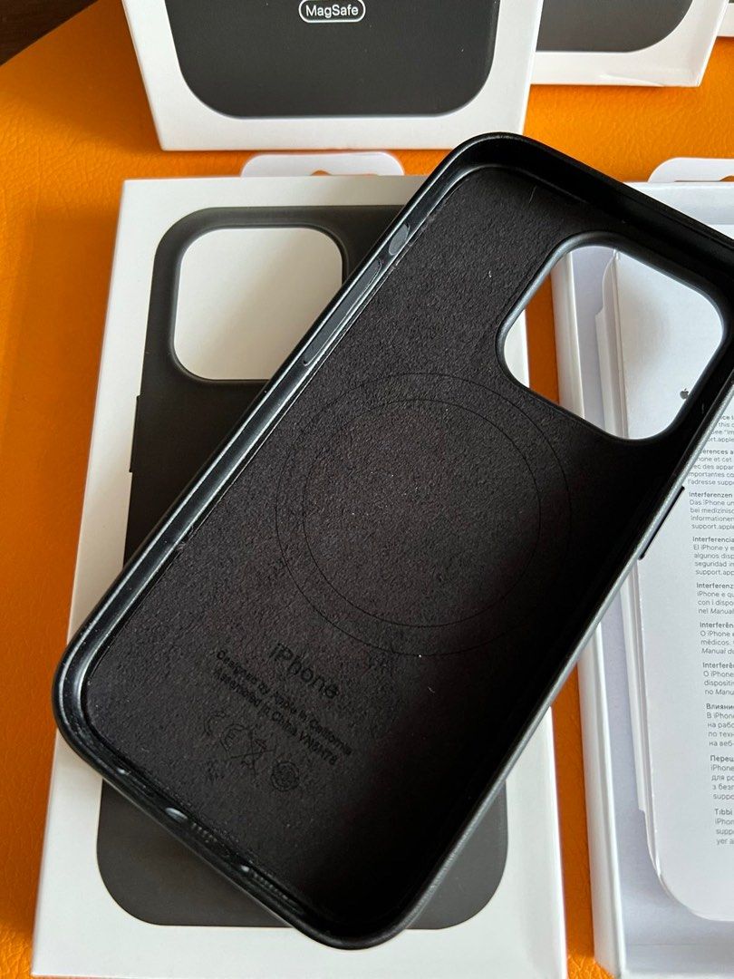 iPhone 15 Pro Magsafe Leather Case [BLACK] (Category: Cases & Sleeves) located in Manila. Submitted by mercedgret74092 (Listing ID 1387499380, Image 2). Description: Pm me.