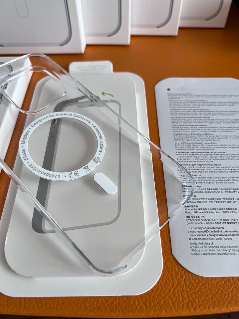 iPhone 15 Pro Max Magsafe Clear Case [NON YELLOWING] (Category: Cases & Sleeves) located in Manila. Submitted by mercedgret74092 (Listing ID 1387406003, Image 2). Description: Pm me.