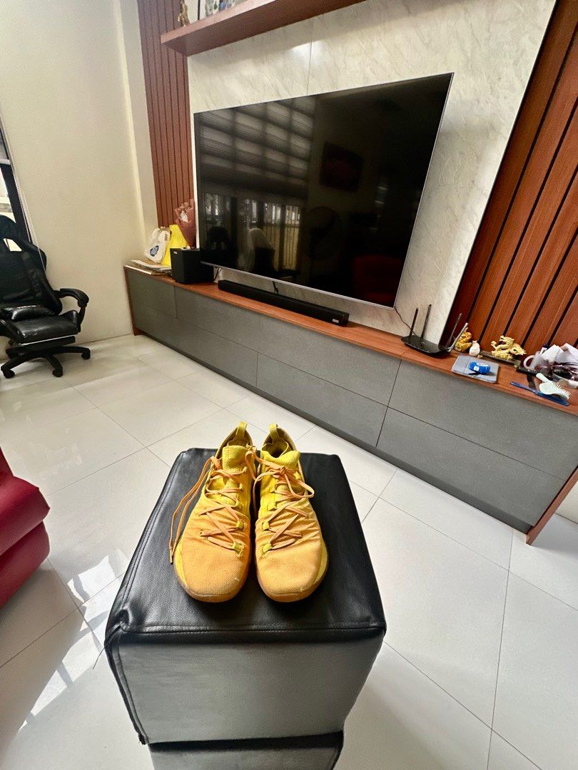 KYRIE LIMITED EDITION FROM MALL SIZE 9.5 US (Category: Sneakers) located in Manila. Submitted by anjiniel (Listing ID 1387371547, Image 2). Description: .