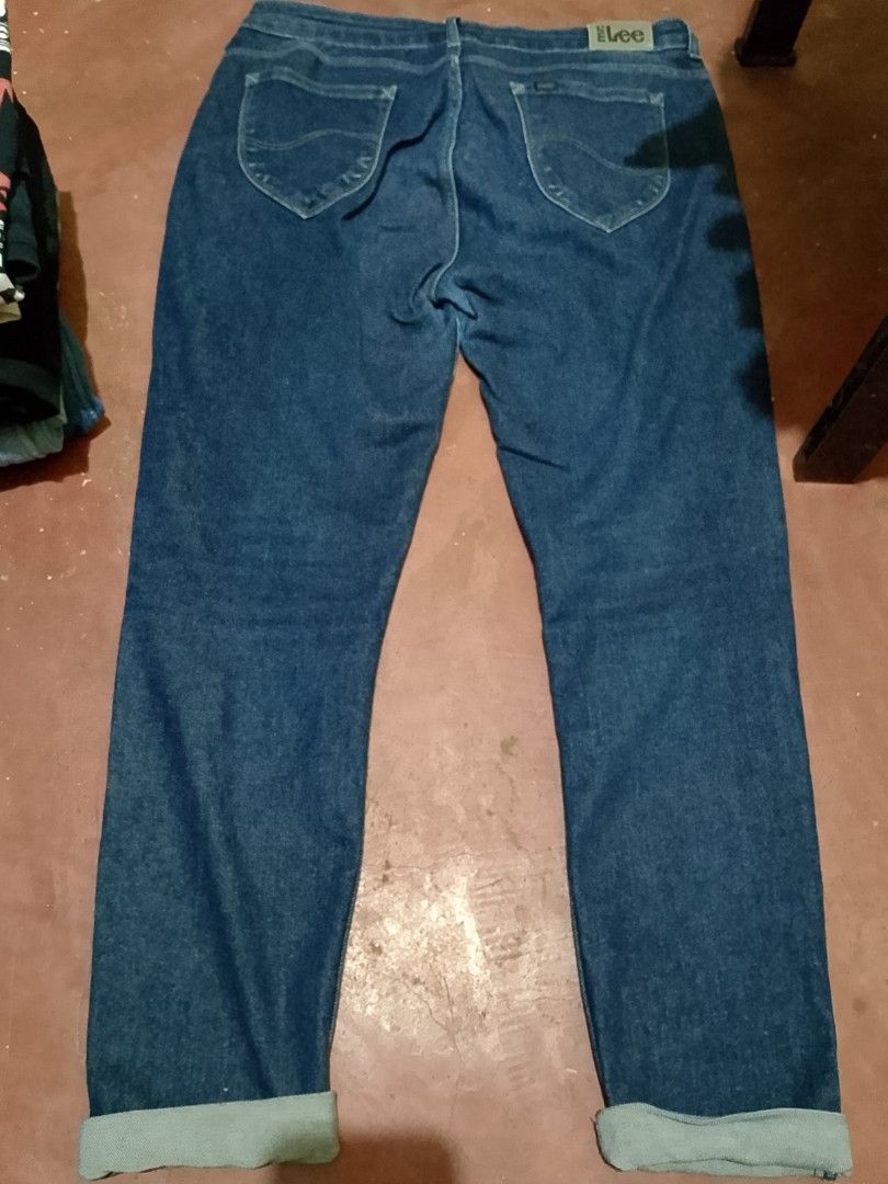 Lee jeans (Category: Jeans) located in Marikina City. Submitted by lemonpreluvs (Listing ID 1387476231, Image 2). Description: gcash payment only and shipping through jnt looks new.