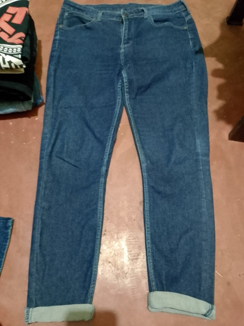 Lee jeans (Category: Jeans) located in Marikina City. Submitted by lemonpreluvs (Listing ID 1387476231, Image 1). Description: gcash payment only and shipping through jnt looks new.