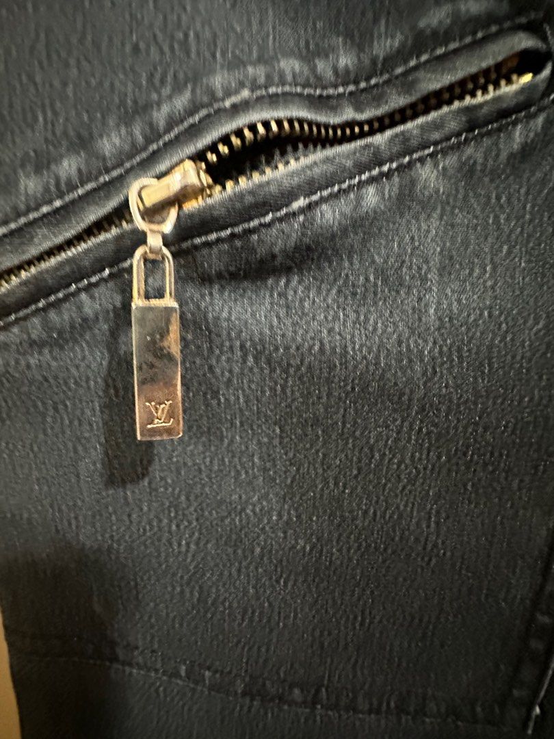 LOUIS VUITTON Capri Pants (Category: Luxury Apparel) located in Dasmarinas. Submitted by vintagevoom (Listing ID 1387518581, Image 3). Description: LOUIS Vuitton Capri Pants Pamana/Vintage .