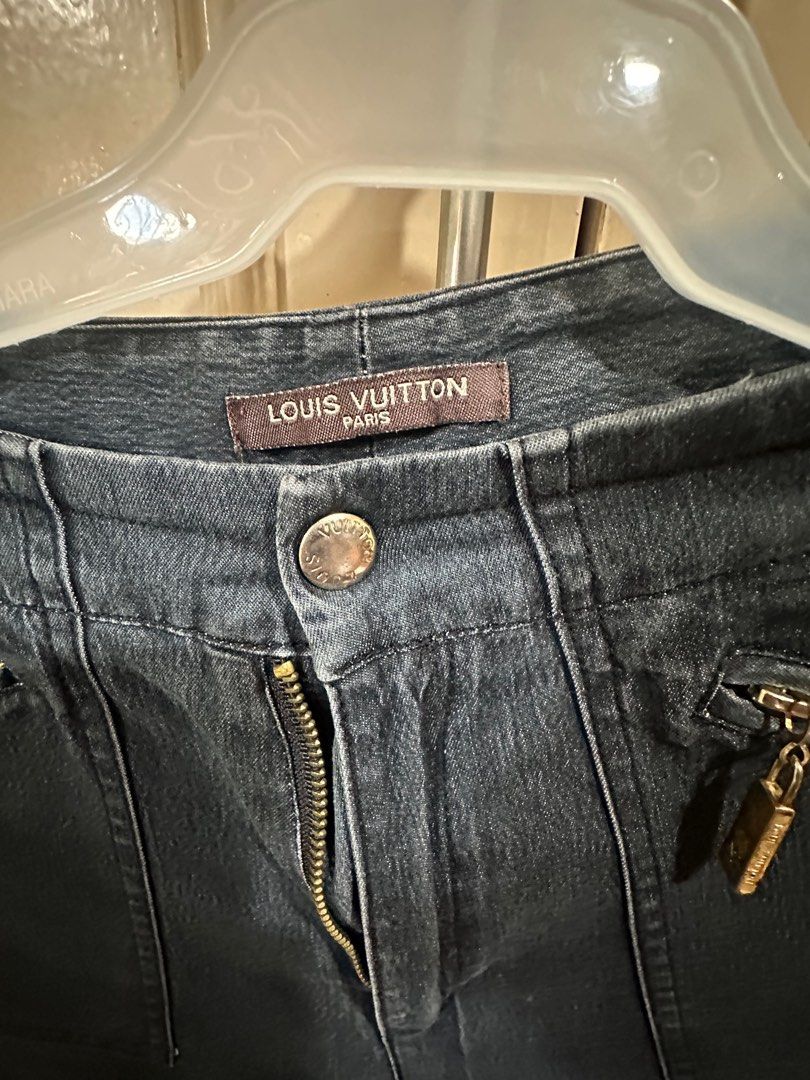 LOUIS VUITTON Capri Pants (Category: Luxury Apparel) located in Dasmarinas. Submitted by vintagevoom (Listing ID 1387518581, Image 2). Description: LOUIS Vuitton Capri Pants Pamana/Vintage .