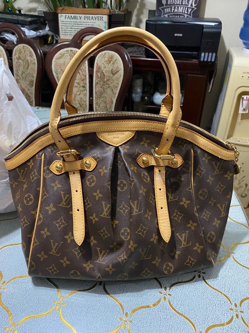 LV Louis Vuitton tivoli monogram bag (Category: Luxury Bags & Wallets) located in Manila. Submitted by jerryaquino8996 (Listing ID 1387537074, Image 2). Description: Authentic This item is good condition and Flawless anyone interested just pm or message tnx Jerry 09772926695.