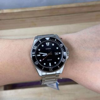 (Category: ) located in . Submitted by mjmbagsandwatches (Listing ID 1387535356, Image 1). Description: .