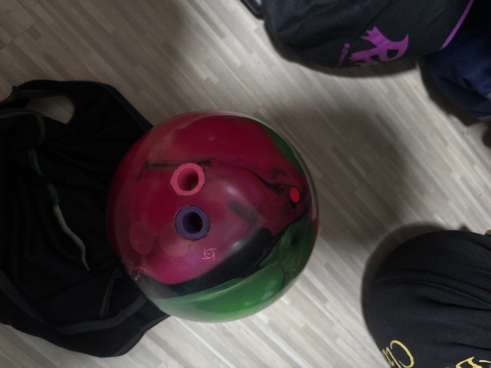 nova (Category: Billiards & Bowling) located in Singapore. Submitted by rayanchuazj8 (Listing ID 1387477205, Image 3). Description: nova ball selling for 100 can negotiate if u want trading available too.