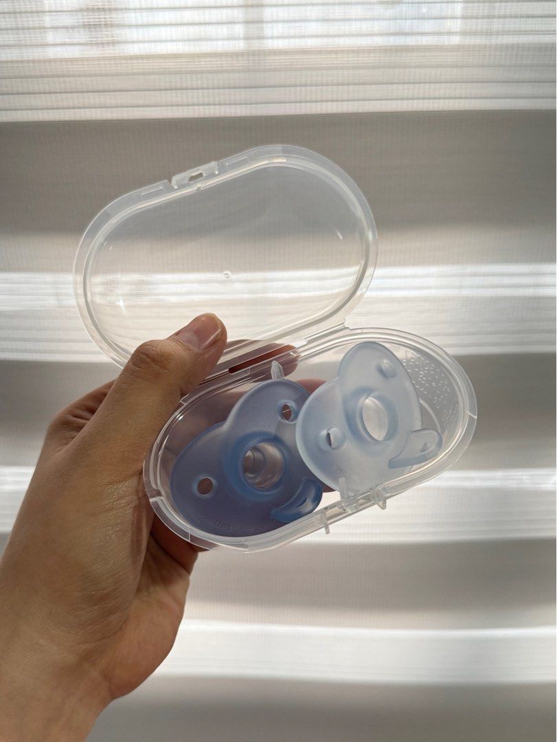 Philips Avent Soothie/Pacifier (Category: Soothers & Pacifiers) located in Pasig City. Submitted by 90skidsph (Listing ID 1387453822, Image 3). Description: For Sale : Philips Avent Soothie/Pacifier Color : Clear & Blue Price : 750 Php (Slightly nego) Sold as set - 2 pcs soothie and a carry case. Bought this in Mothercare for 999 PhP. Tested only. Can pass as brand new. Can be sterilized in the microwave just need to add small amount of water in 