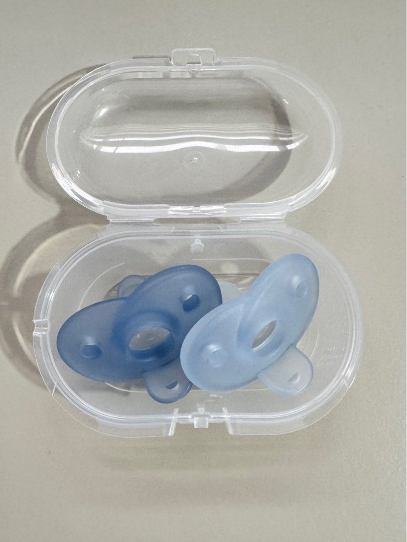 Philips Avent Soothie/Pacifier (Category: Soothers & Pacifiers) located in Pasig City. Submitted by 90skidsph (Listing ID 1387453822, Image 1). Description: For Sale : Philips Avent Soothie/Pacifier Color : Clear & Blue Price : 750 Php (Slightly nego) Sold as set - 2 pcs soothie and a carry case. Bought this in Mothercare for 999 PhP. Tested only. Can pass as brand new. Can be sterilized in the microwave just need to add small amount of water in 