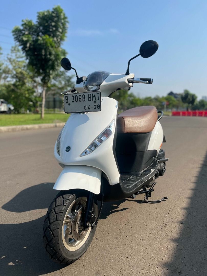 Piaggio Zip 2011 Putih, Motor di Carousell