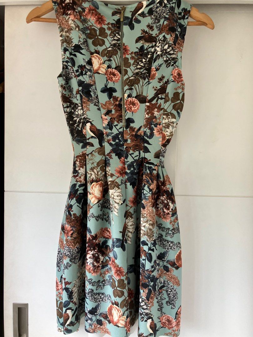Pull & Bear floral dress (Category: Dresses) located in Quezon City. Submitted by attemptingtodeclutter (Listing ID 1387373734, Image 3). Description: Don’t know what the cloth is but it’s nice and thick and soft .