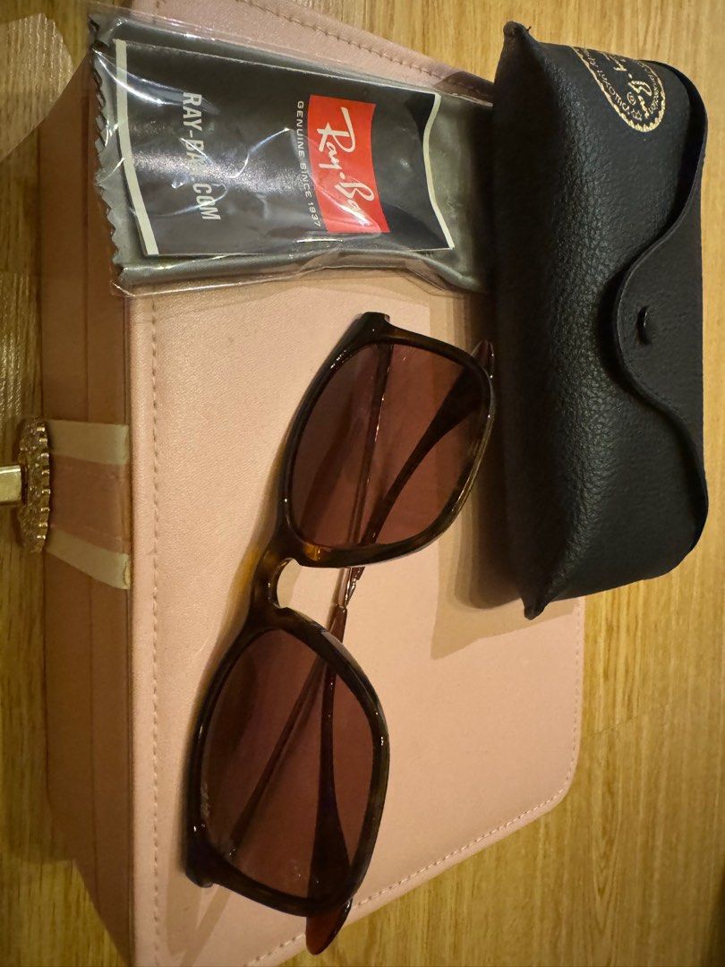 Rayban Chris Collection (Category: Sunglasses & Eyewear) located in Quezon City. Submitted by dveee (Listing ID 1387476733, Image 1). Description: Original Authentic Rayban Chris collection Square frame shape Model 0RB4187F Color 639175 / 3N Made in Italy New - not been used (Hindi ginamit) Comes with original leather case ** OLD Box packaging outside NO ISSUE No Damage All Good Color check picture to Make sure Brown reddish gold sides (check pic