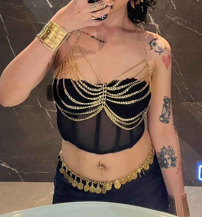 shein icon black corset (Category: Others Tops) located in Dasmarinas. Submitted by caitswardrobe (Listing ID 1387354728, Image 2). Description: bust: 74-98 cm length: 18.5cm worn once only.