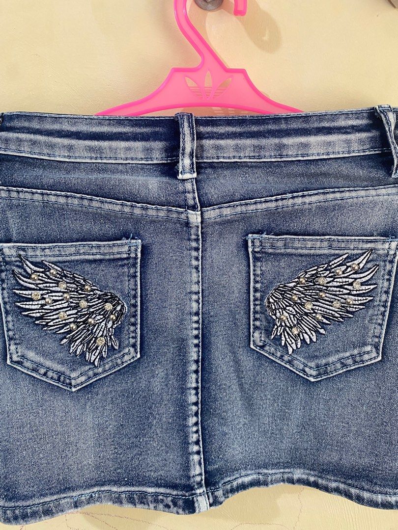 Shein skirt size 10 (Category: Babies & Kids Fashion) located in Bacoor. Submitted by Little_Lady (Listing ID 1387398899, Image 2). Description: Preloved Flaw natanggal yung isa o dalawang gems ata sa likod.