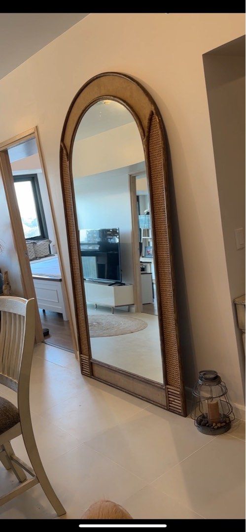 Super Big solihiya rattan wall mirror (Category: Mirrors) located in Paranaque City. Submitted by FLess.ph (Listing ID 1387457471, Image 3). Description: Selling for a friend. Php 34,000.