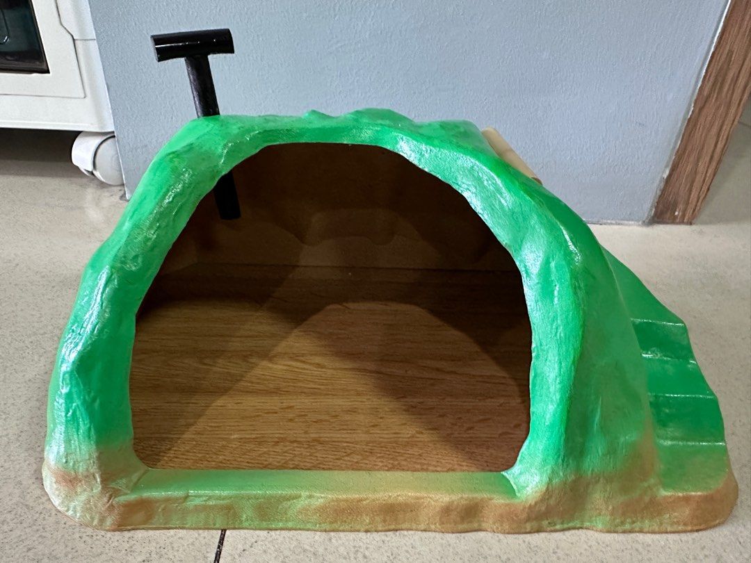 Sylvanian Families Mole House As Is (Category: Kids Toys) located in Caloocan City. Submitted by ashleyscorner (Listing ID 1387368658, Image 1). Description: Un black po na tube made of acrylic po pingawa ko para sa oven po wla po ksmang oven ito.. Wla po crack .