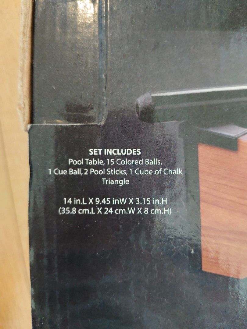 Tabletop Pool Table （分類：桌遊及拼圖）位於 Hong Kong。 由 mirio_tod 提交（商品編號 1387378143，圖片 5）。簡介： size: 35.8 cm L x 24 cm W x 8 cm H Miniature pool table set includes a pool table, 15 colored balls, 1 cue ball, 2 pool sticks, 1 cube of chalk, and a triangle.。
