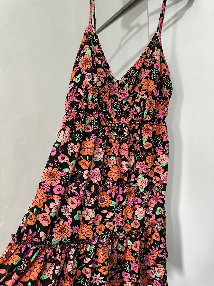 Terranova floral dress (Category: Dresses) located in Marikina City. Submitted by dmse0409 (Listing ID 1387467854, Image 1). Description: Pretty when worn Fits Xlarge.