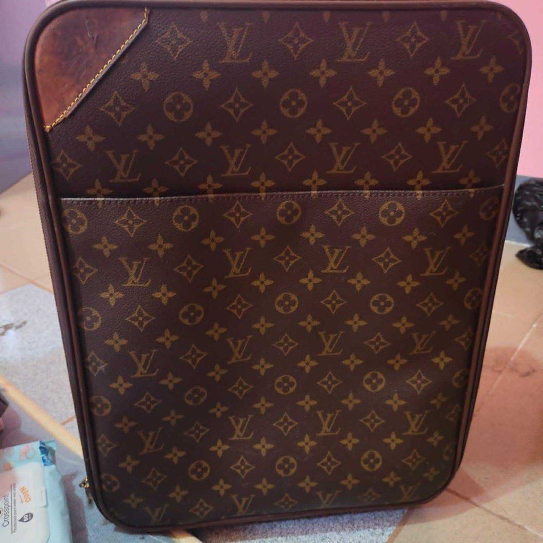 Vintage Pegase 45 (2001) (Category: Luxury Bags & Wallets) located in Manila. Submitted by athenafinds (Listing ID 1387481501, Image 1). Description: Selling for a friend urgent for hospital bills cancer patient 🥺 Vintage Pegase 45 (2001) with scratches and obvious sign of used since it’s vintage and need po ipakabit yung handle nya sa top nasira ng FA 🥲 selling as is where is basis 45k only Lalamove or Pick Up I can do meet up in her behalf if