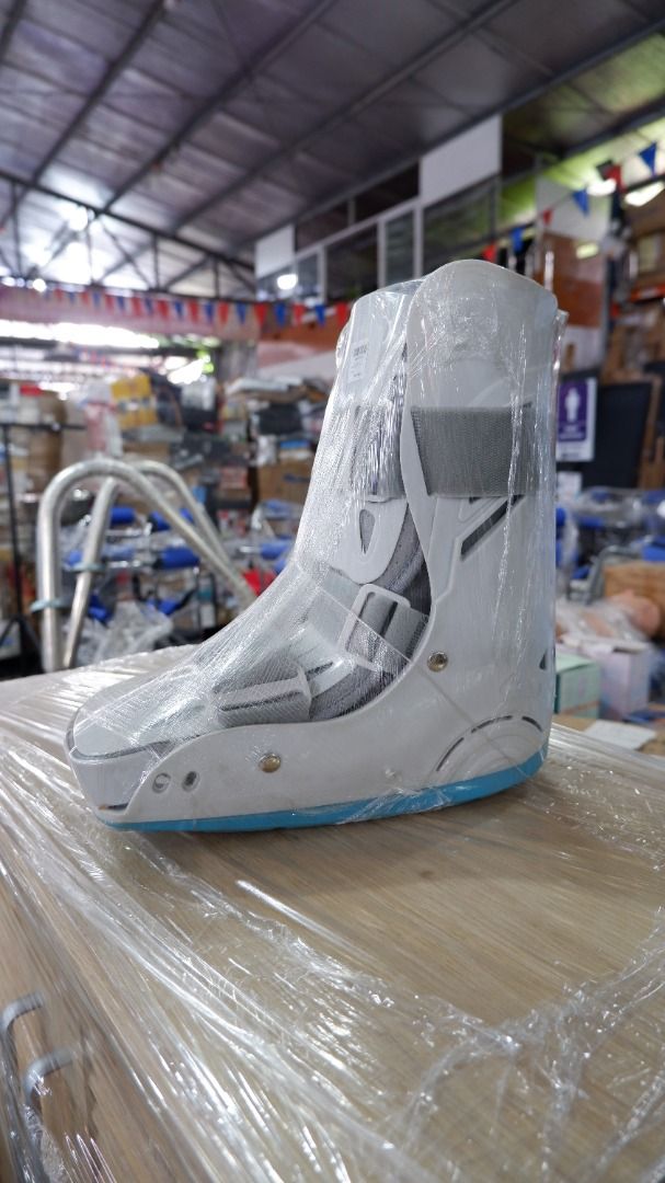 Walking Boot with Air Pump – Achilles Tendon & Ankle Support Brace (Category: Braces, Support & Protection) located in Manila. Submitted by apptradetrading (Listing ID 1387378657, Image 2). Description: Walking Boot with Air Pump – Achilles Tendon & Ankle Support Brace Recover safely and comfortably with this Walking Boot with Aircast Air Pump, designed for Achilles tendon injuries, foot fractures, sprains, and post-surgery rehabilitation. It pro