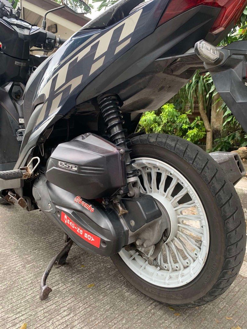 2021 HONDA CLICK 125CC 1ST OWNER (Category: Motorbikes for Sale) located in Quezon City. Submitted by bryllegacer (Listing ID 1387589071, Image 3). Description: FOR SALE: HONDA CLICK 2021 MODEL Honda Click V2 2021 model Color: White/Black sa OR/CR Pormado, naka Click 150 Fairings, REGISTERED ENDING “3” MARCH 2027 21K legit ODO (check performance) Naka White LEVENGIER Mags Newly Replaced Tire 100/80 Pieco Cobra (Rear/Front) Stock Tire (Front) 90/9
