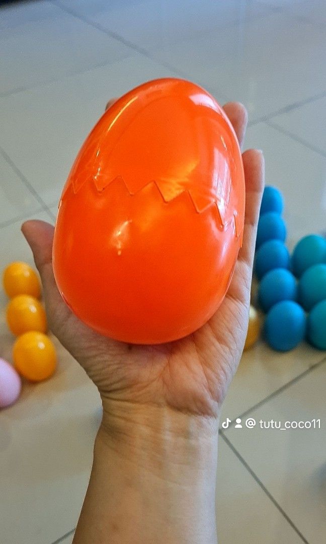 7pcs Easter Eggshell + 2 Capsule Ball (Category: Kids Toys) located in Kuala Lumpur. Submitted by christinecsp (Listing ID 1387560130, Image 2). Description: .