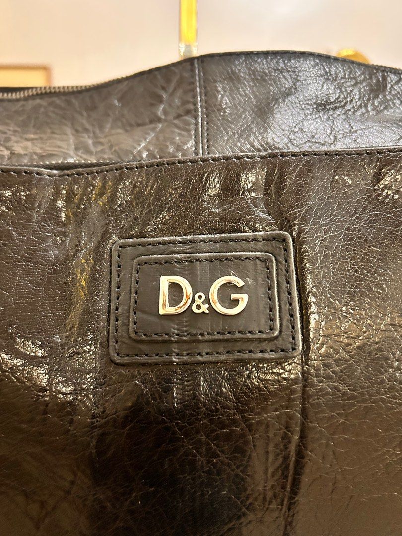 💯 % Authentic Dolce & Gabbana DG ALAN Men’s Bag (Category: Luxury Bags & Wallets) located in Paranaque City. Submitted by luxehuntsmla.bymari (Listing ID 1387606713, Image 3). Description: 💯 % Authentic Dolce & Gabbana DG ALAN Men’s Bag 🔸In excellent condition 9/10 🔸 Clean inside and out 🔸 NO corner scuffs, tears, or foul smell. 🔸 Bag only Php 7500 only - FIXED price. 🔘🔘🔘 All items posted are guaranteed authentic or your money-back if pr