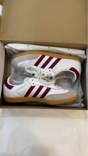 (Category: ) located in . Submitted by sneakerz5989 (Listing ID 1387714051, Image 1). Description: .