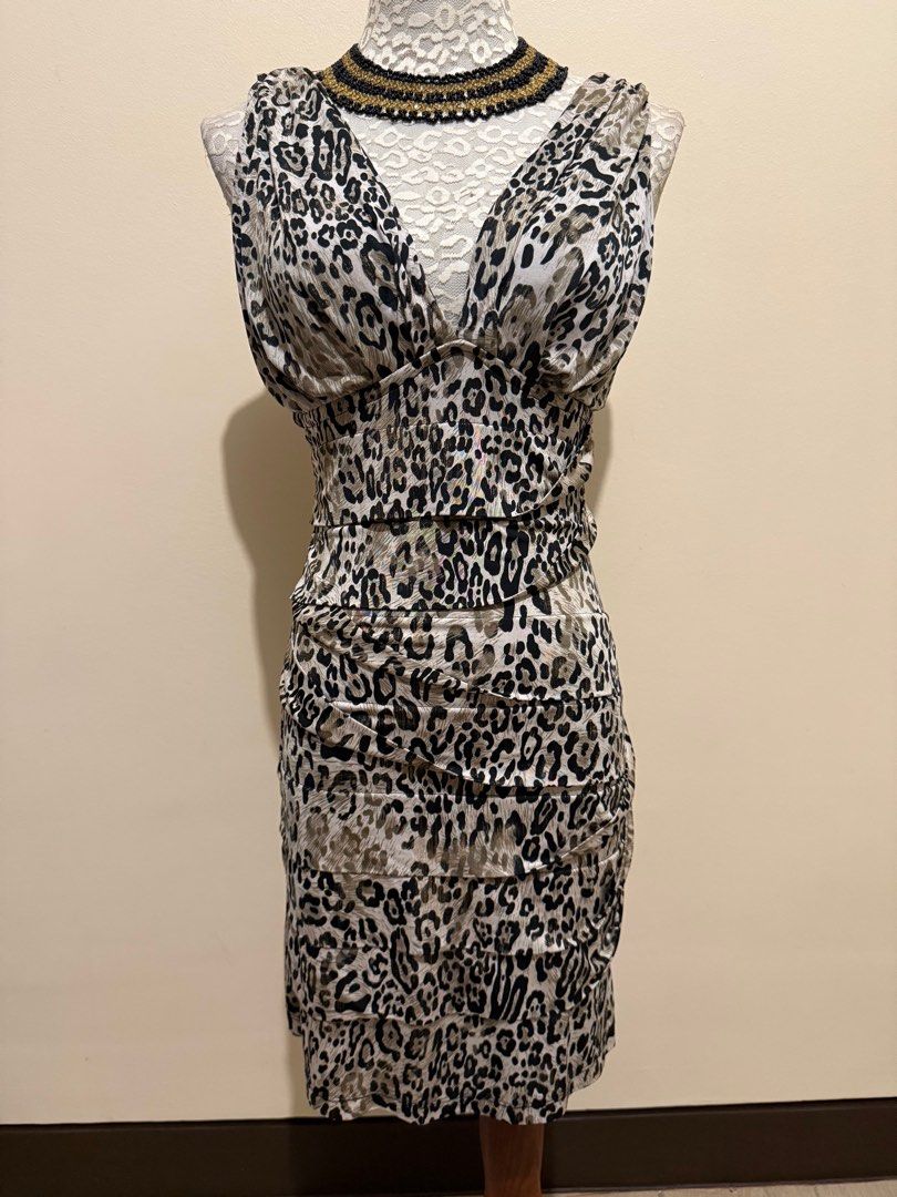 Animal print sheath dress (Category: Dresses) located in Makati City. Submitted by itemsonsale.itemsonsale (Listing ID 1387637116, Image 2). Description: Animal print dress Slim body-hugging fit Perfect for night out Size Medium.