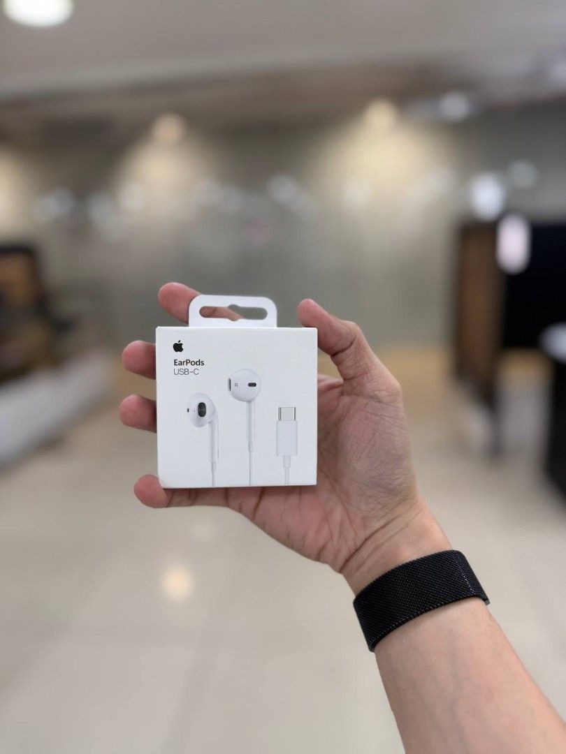 Apple EarPods USB-C (Category: Earphones) located in Mandaluyong City. Submitted by justonlyreyn (Listing ID 1387562993, Image 2). Description: ⚠️ Strictly no photo grabbing❗️ ✅ Actual pictures are all posted ✨ Price: P499.00 Brand: Apple Model & Compatibility: iPhone 15 up to the latest iPhones with USB-C Port Details: Apple EarPods USB-C. Compatible to iPhones with USB-C port (iPhone 15 or later) and androids with Type-C port. Payment Options: 