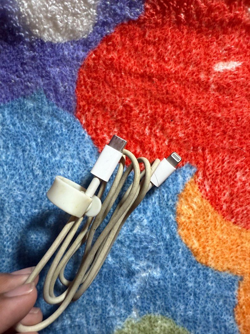 Apple USB C to Lighting Cable (Category: Chargers & Cables) located in Echague. Submitted by armielur (Listing ID 1387726527, Image 2). Description: Authentic from Airpods box.