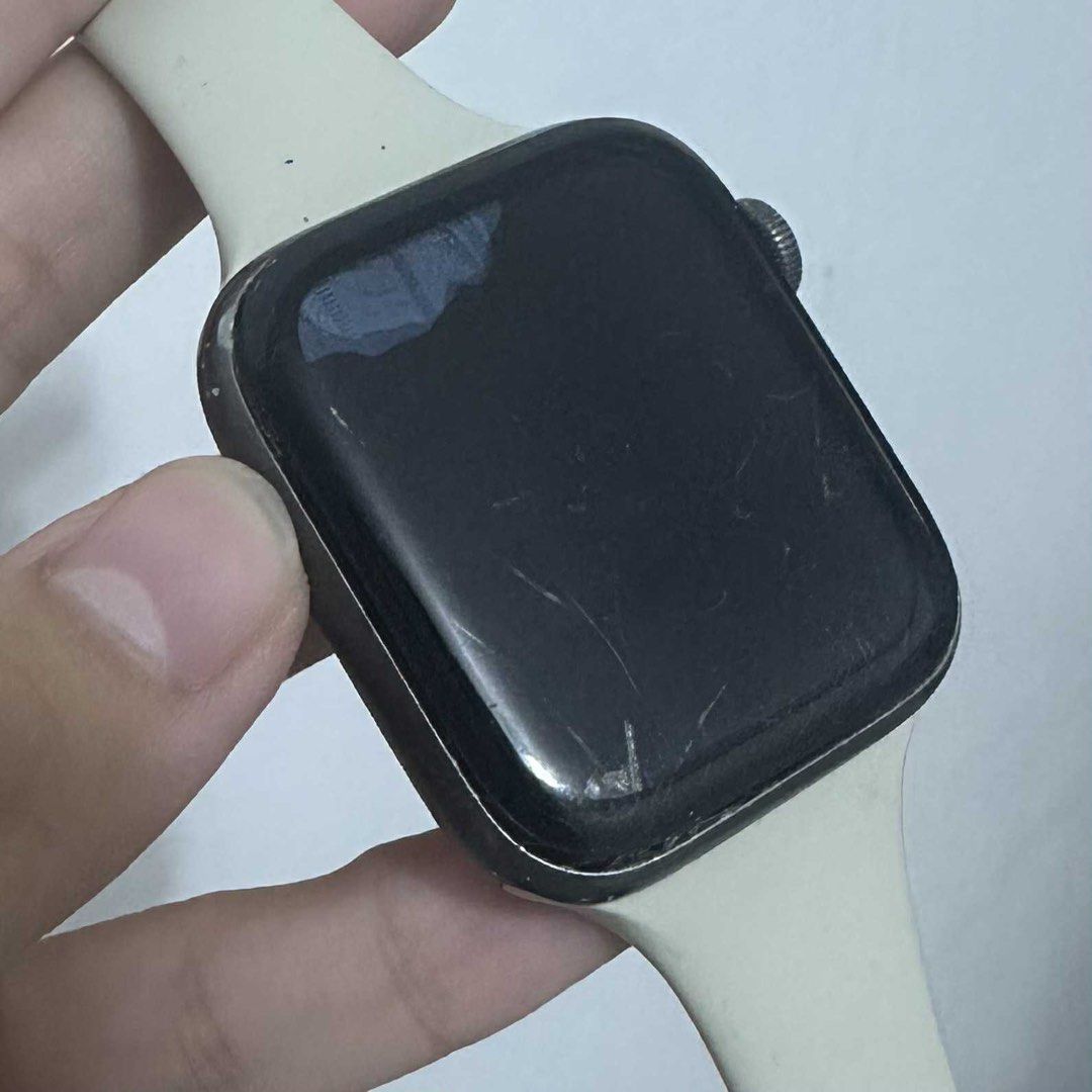 Apple Watch Series 5 44mm (Category: Wearables & Smart Watches) located in Caloocan City. Submitted by shop.leo (Listing ID 1387562024, Image 2). Description: inclusions: charger, box, straps issue: scratches, cracked screen & may small part sa left side ng screen hirap ma touch but right side ng screen is smooth. 2k paayos nung naginquire ako sa marketplace. LAST PRICE ALREADY! .