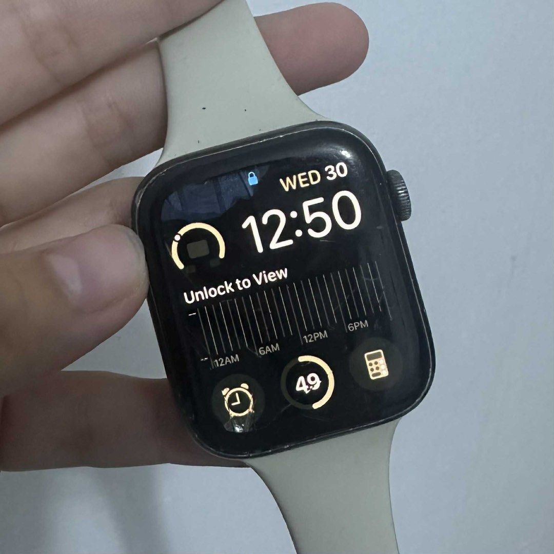 Apple Watch Series 5 44mm (Category: Wearables & Smart Watches) located in Caloocan City. Submitted by shop.leo (Listing ID 1387562024, Image 1). Description: inclusions: charger, box, straps issue: scratches, cracked screen & may small part sa left side ng screen hirap ma touch but right side ng screen is smooth. 2k paayos nung naginquire ako sa marketplace. LAST PRICE ALREADY! .