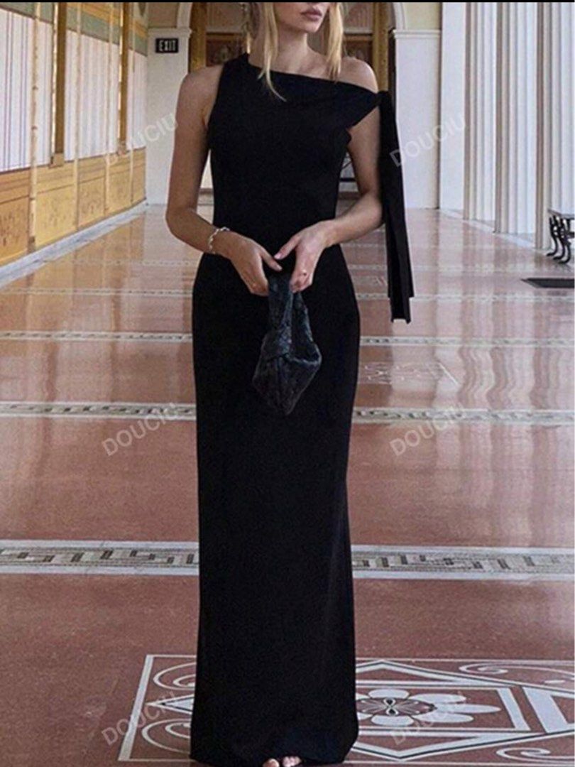 Asymmetric neck long black gown (Category: Evening dresses & gowns) located in Manila. Submitted by ceeloved_ (Listing ID 1387585354, Image 1). Description: Used once. Washed.