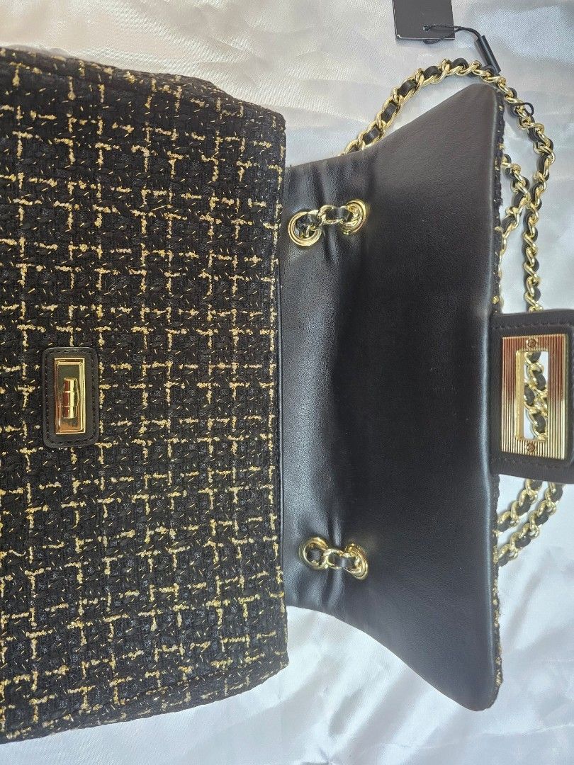 Authentic Karl Lagerfeld Tweed 2 way bag (Category: Luxury Bags & Wallets) located in Baliuag. Submitted by mnldecluttter (Listing ID 1387715903, Image 3). Description: Brand New from USA tweed gold metal chain can be shoulders bag or sling bag MOP: gcash / bank transfer shipping c/o buyer. lalamove lbc and gogo Etc.