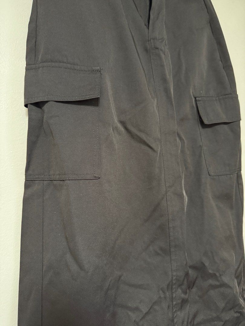 Black Cargo Skirt (Category: Skirts) located in Paranaque City. Submitted by stphraynes (Listing ID 1387576997, Image 2). Description: Black Cargo Skirt - SIze: Small - bought in japan - used once .