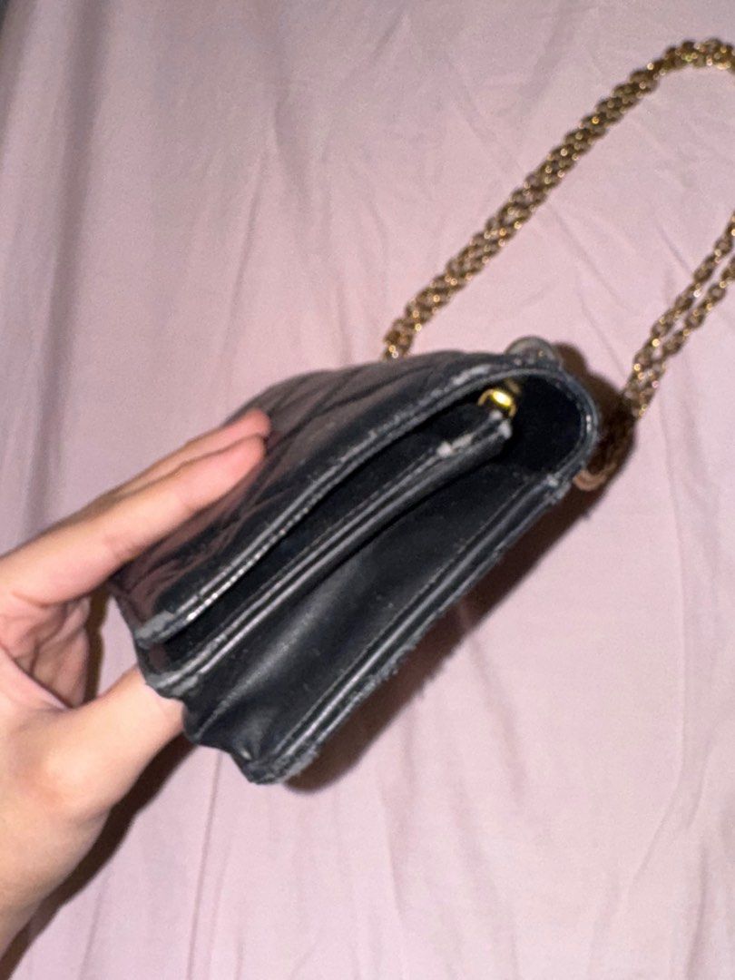 CHARLES & KEITH Paffuto Chain Handle Quilted Long Wallet - Black (Category: Luxury Bags & Wallets) located in Quezon City. Submitted by biuesides (Listing ID 1387673452, Image 3). Description: Paffuto Chain Handle Quilted Long Wallet - Black negotiable with flaws — check pics still can be used during night outs ! dinners.