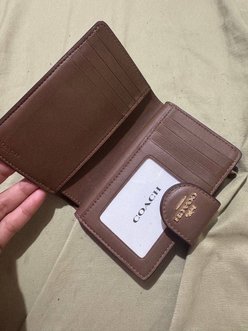 Coach Medium Brown Zip Wallet (Category: Luxury Bags & Wallets) located in Caloocan City. Submitted by ajified (Listing ID 1387585618, Image 2). Description: Used twice. Rfs: too many wallets Guaranteed authentic. Bought from the US Inclusions: Packaging, Tag, Wallet, Care Card.