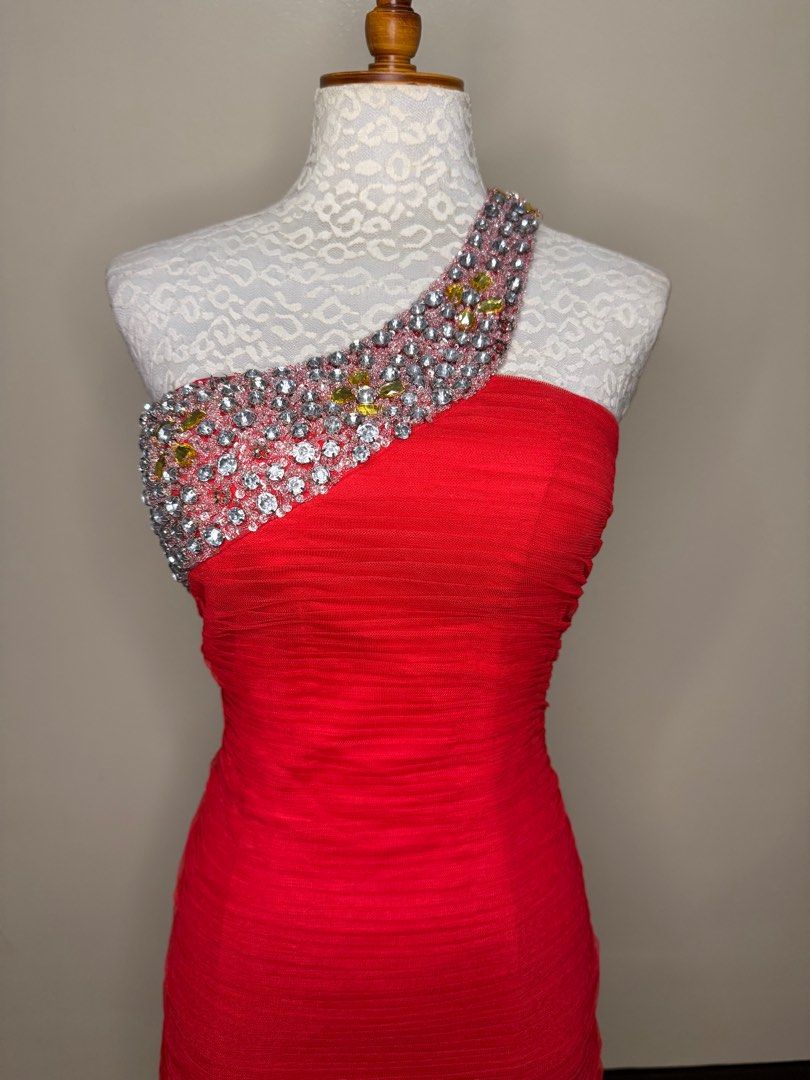 Cocktail red sequence dress (Category: Evening dresses & gowns) located in Makati City. Submitted by itemsonsale.itemsonsale (Listing ID 1387644119, Image 3). Description: Red cocktai sequence dress Flitted chiffon design Knee length Semi formal Size small Invisible zipper on the side.